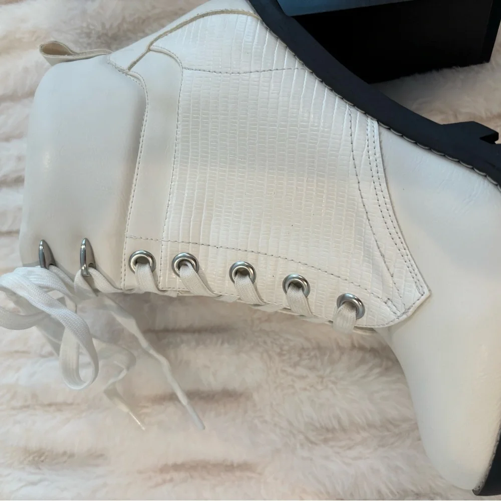 BCBGeneration's 'Paxin' ankle booties bright white Size 9/40 - Picture 6 of 7